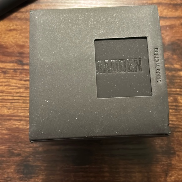 Ladies Steve Madden watch. NWT in box - Picture 4 of 5